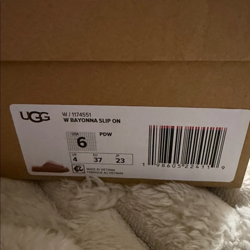 UGG Bayonna pink Slip-On Footwear Sz 6 - Picture 6 of 6
